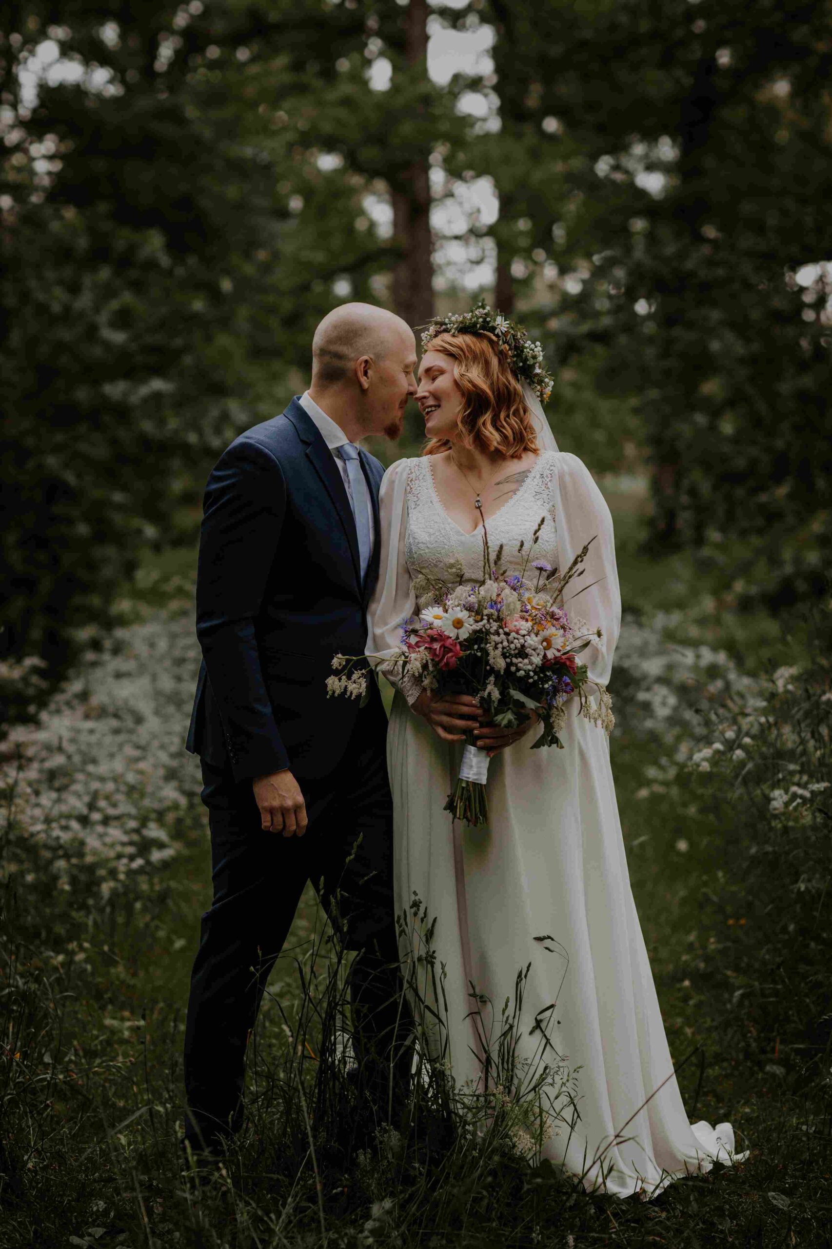Josephine och Erik bröllopsfoto Småland